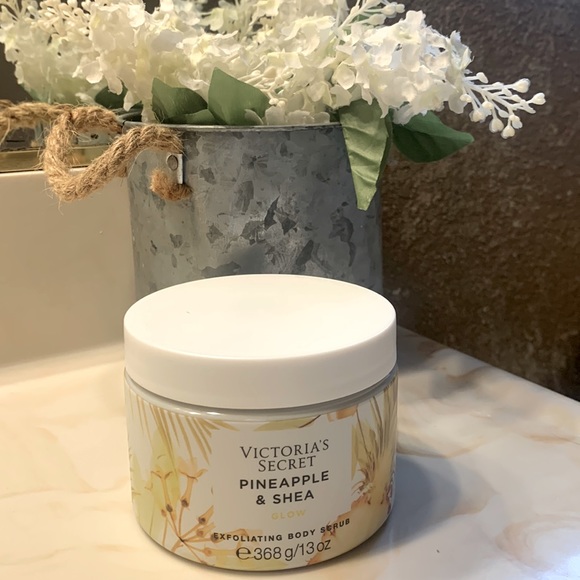 Victoria's Secret Pineapple & Shea Energize Exfoliating Body Scrub 13oz. New! - Picture 2 of 4